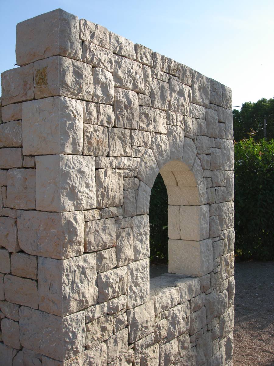 Disponible chez Distripierres