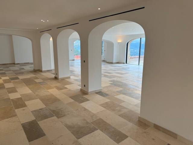 Carrelage en pierre naturelle sur-mesure Cannes sur la Côte d'Azur