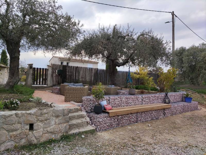 Banc assise bois et dossier gabion
