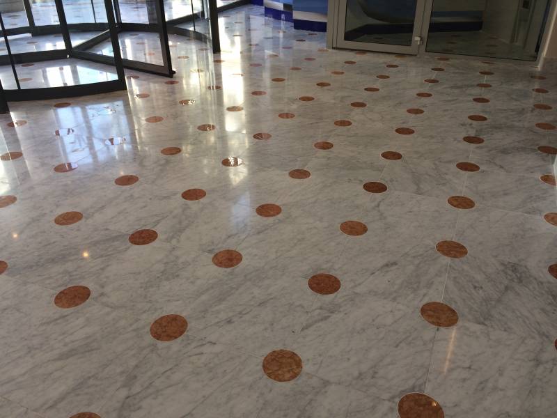 Crédit Mutuel Nice - Dallage d'entrée sur mesure en marbre - Nice 06