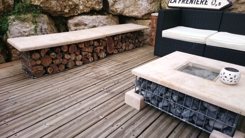 Table basse et banc avec couvertine pierre