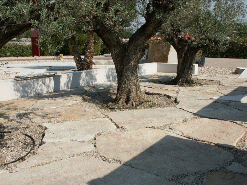 Dalles en pierres naturelles pour jardins et terrasses dans les Alpes Maritimes (06)