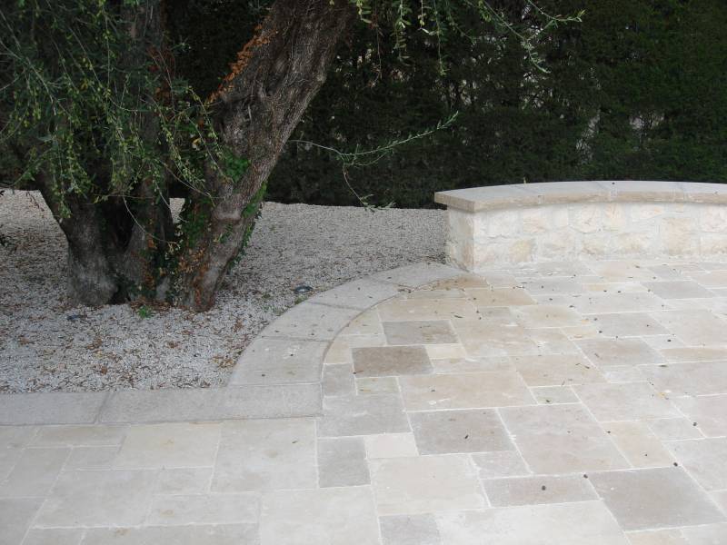 Dallage exterieur en pierre sur la côte D'azur