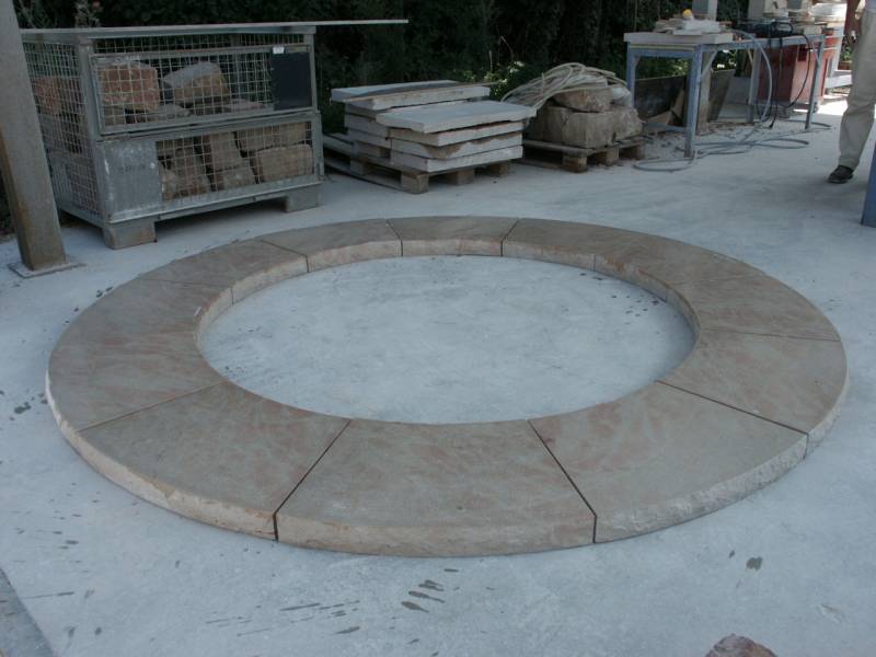 Contour de puits sur mesure en pierre naturelle calcaire beige Nice