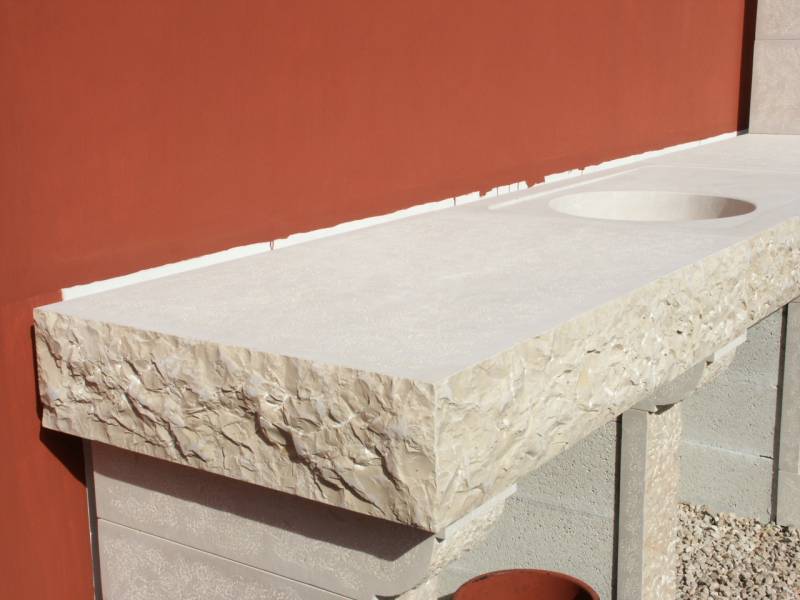 Plan de travail massif pour cuisine d'été 