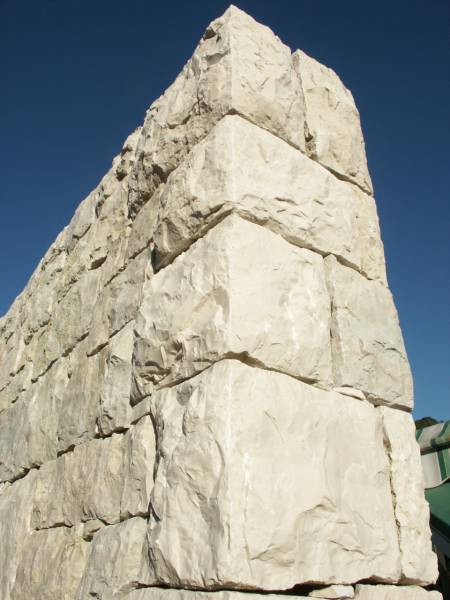 Parements en pierre à maçonner avec angles- Pierre de la turbie