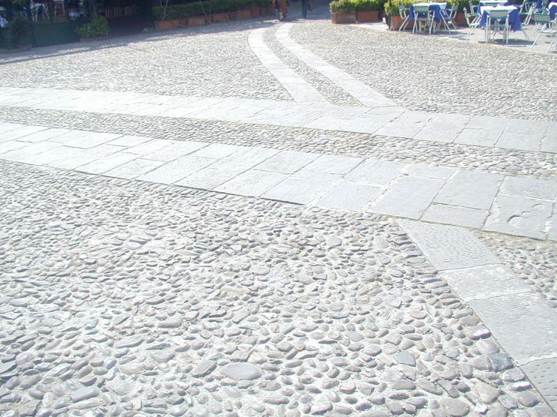 Sol en galets gris avec chemin - DISTRIPIERRES à Nice