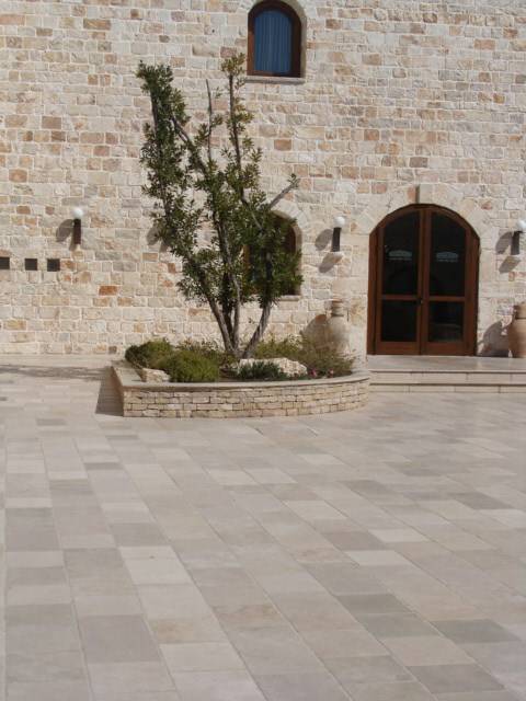 Disponible chez Distripierres