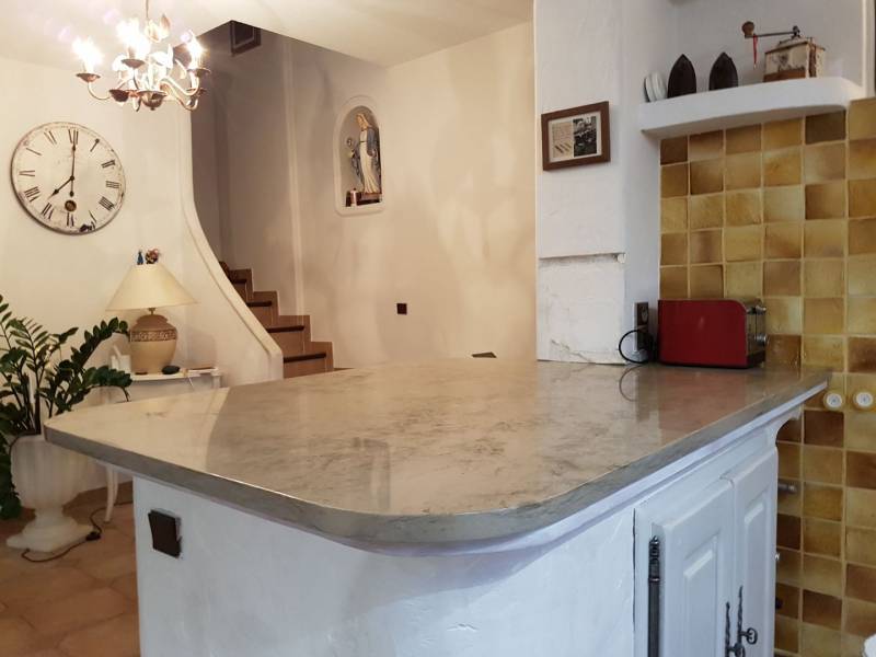 Plan de travail sur mesure en pierre calcaire grise - DISTRIPIERRES - Nice